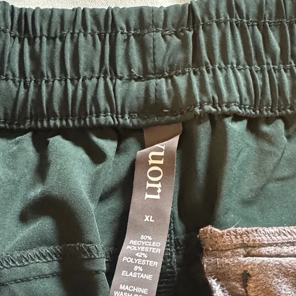 Vuori women’s dark green Shorts size XL - Picture 2 of 5